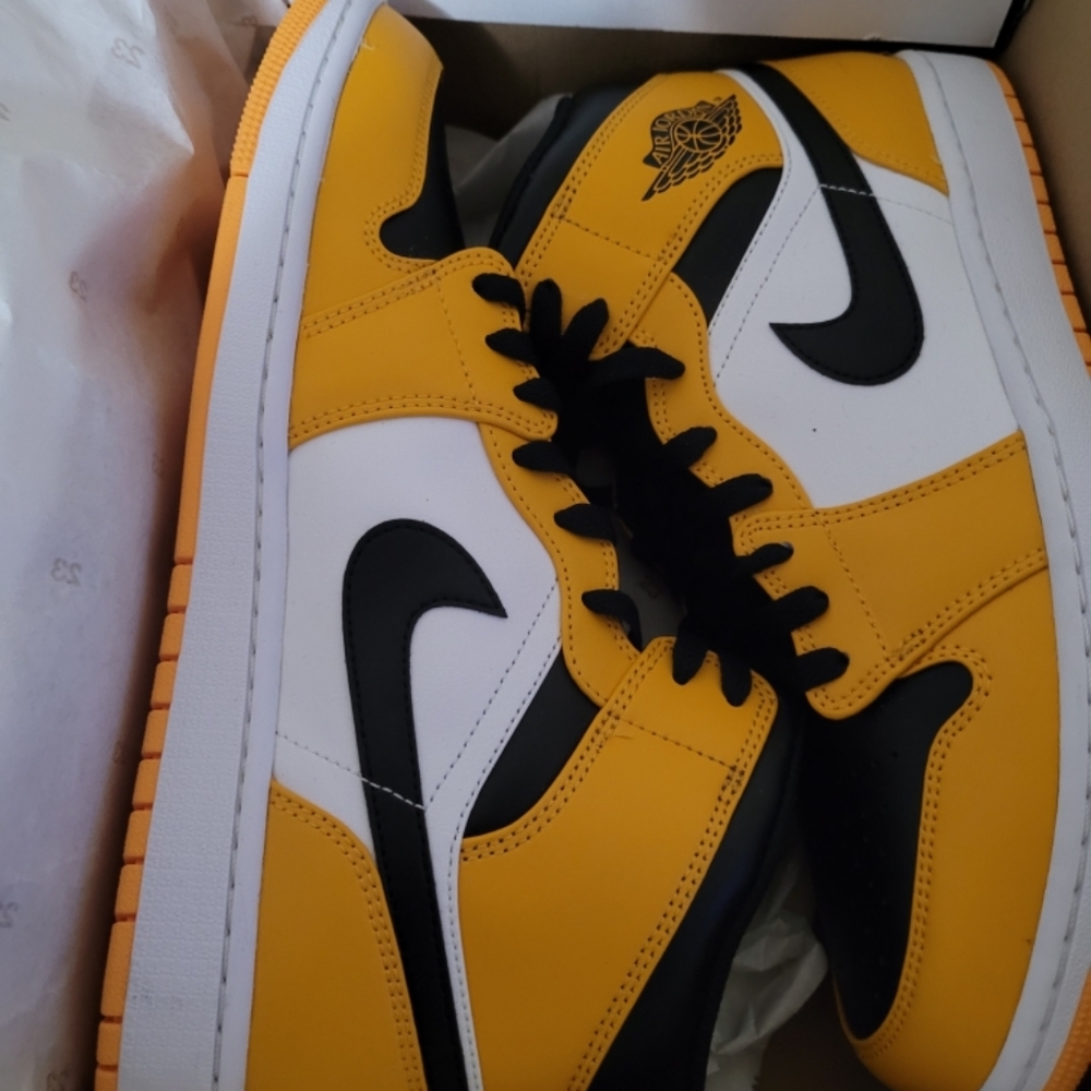 Nike tennis shoes
